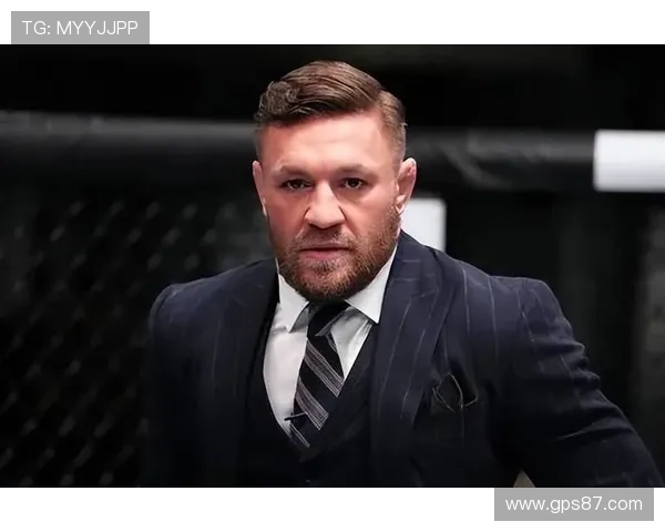 康纳麦格雷戈今天又穿得像夜店老板，打拳的时候怎么看都不像要回家吃饭的人啊