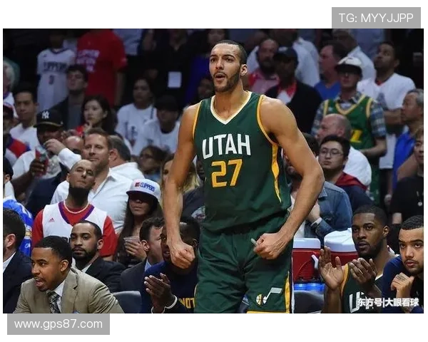 米切尔·罗宾逊无球顺下效率领跑内线，防守覆盖改变对手进攻选择